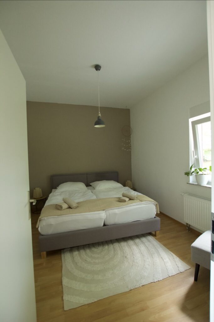 Gross Apt.1bett Neu 682x1024